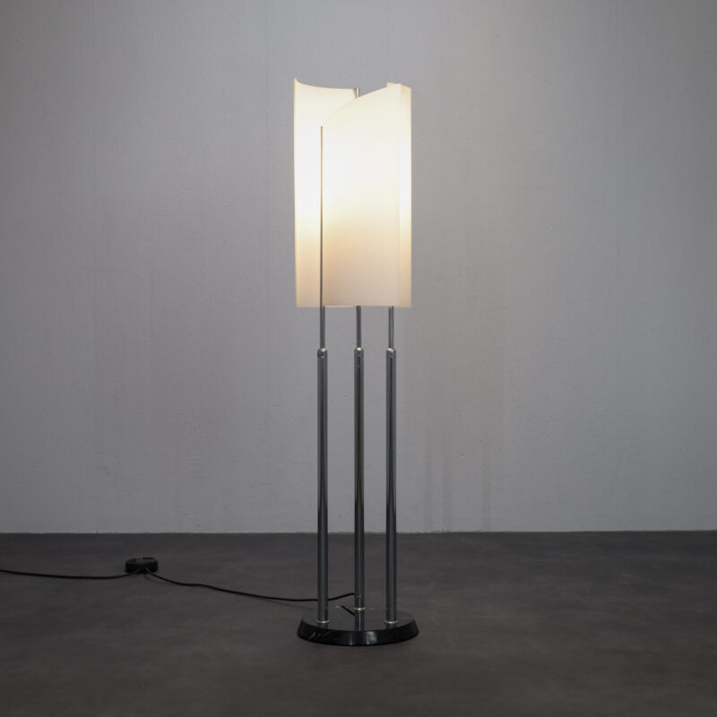 Arianna Floor lamp Bruno Gecchelin Oluce Italy
